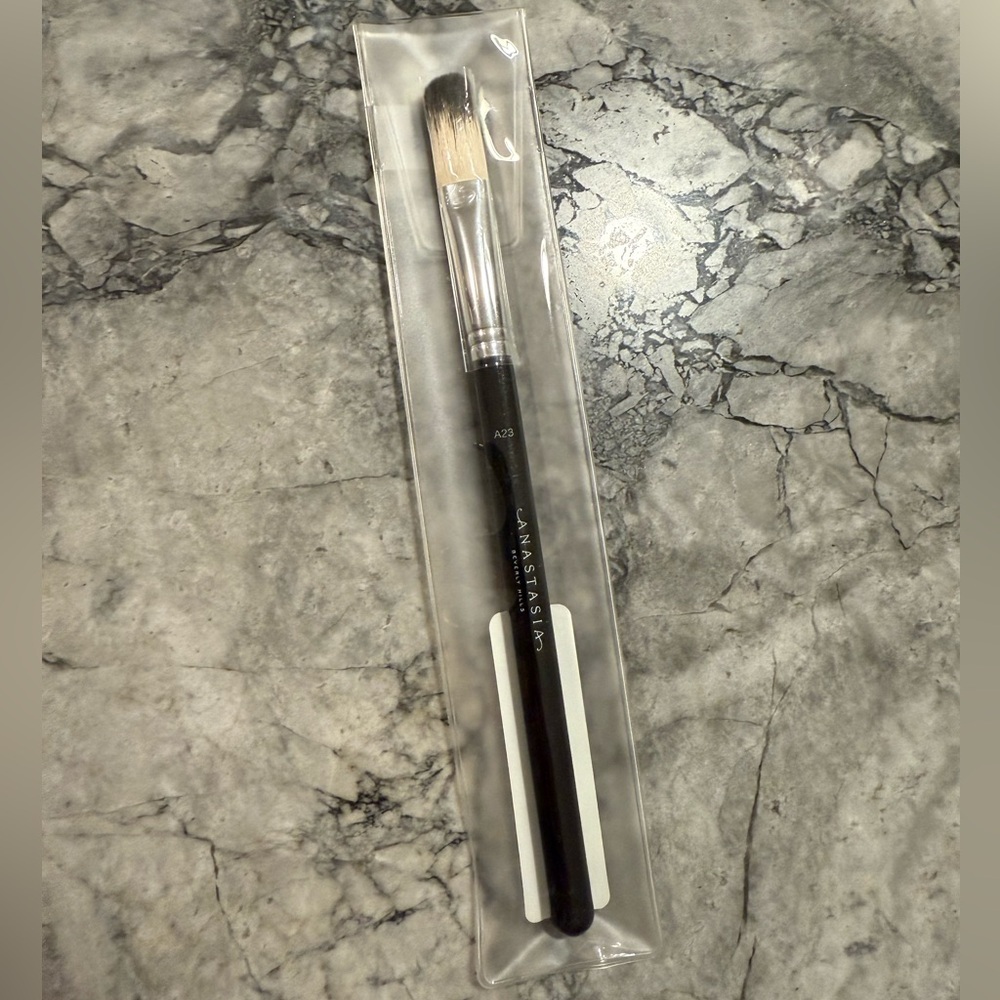 New Anastasia of Beverly Hills Large Tapered Blending Powder Brush A23